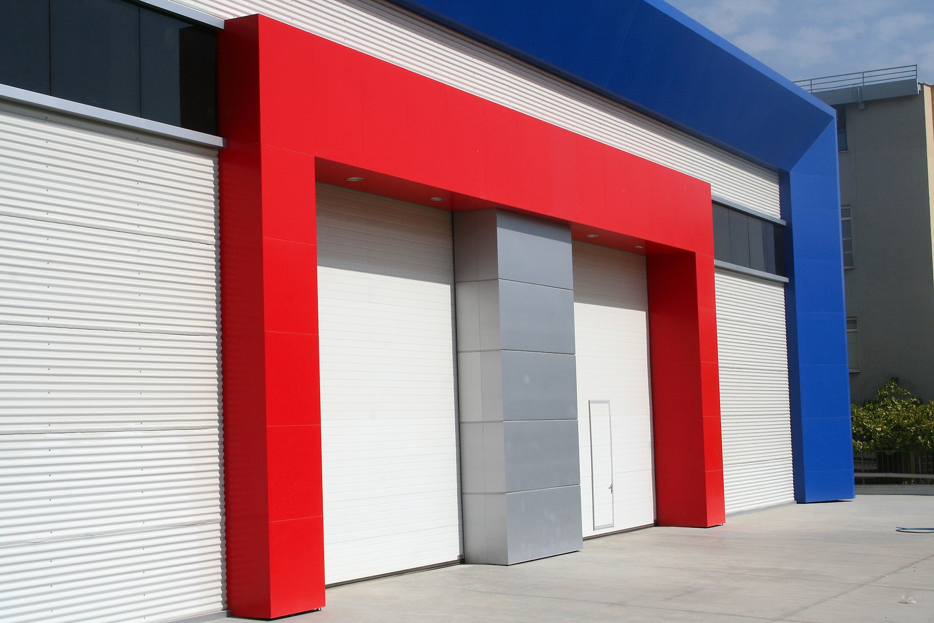 SECTIONAL INDUSTRIAL DOOR