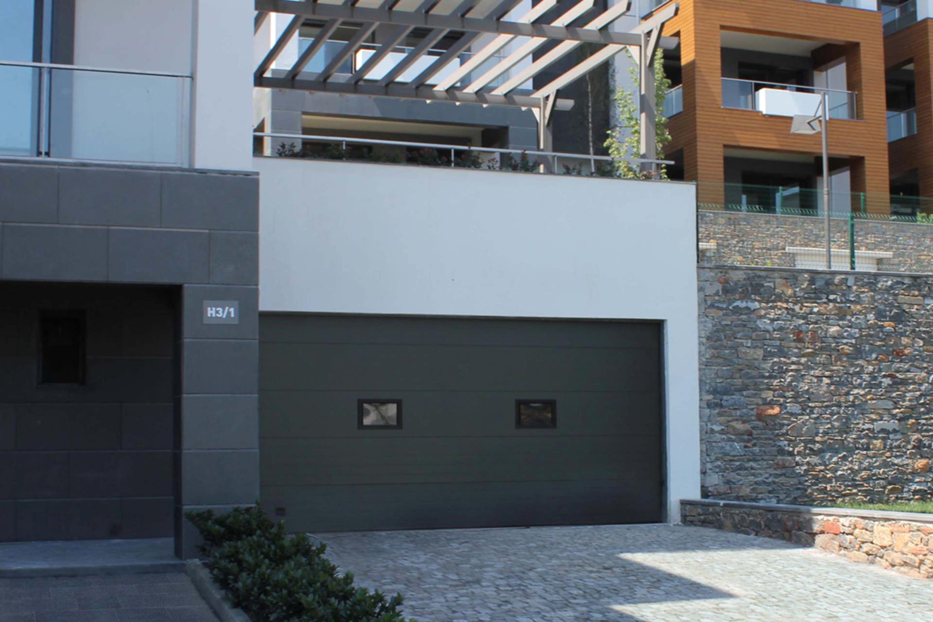 GARAGE DOOR (ANTORMAN PROJECT)