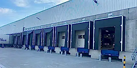 Überladebrücken & Dock Schutzdächer