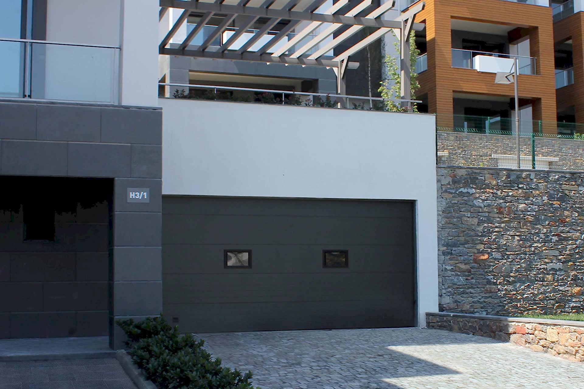 GARAGE DOOR (ANTORMAN PROJECT)
