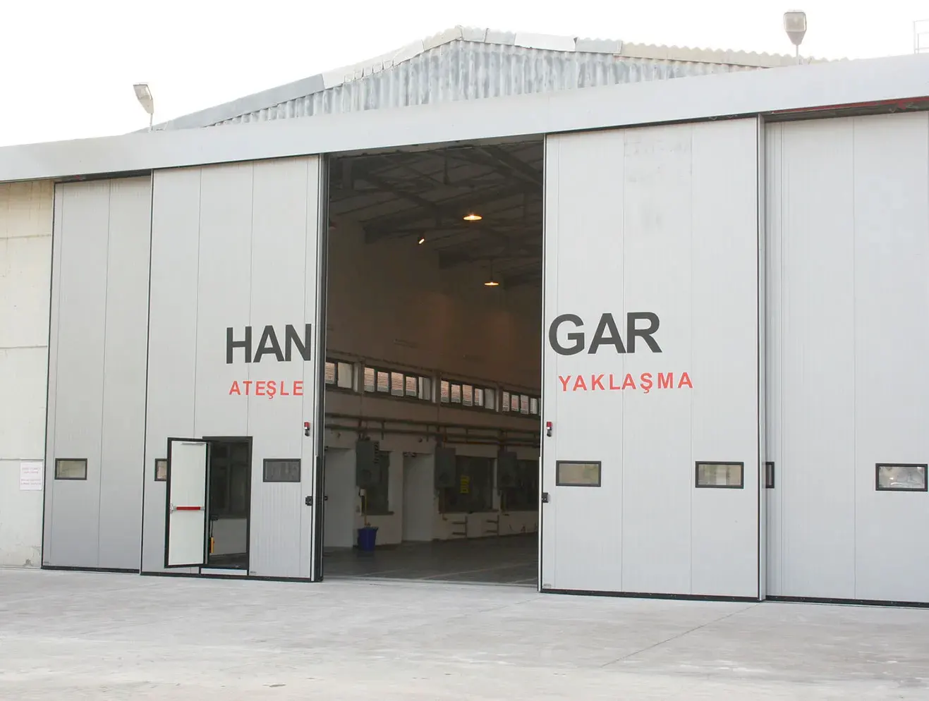 Hangar Kapısı