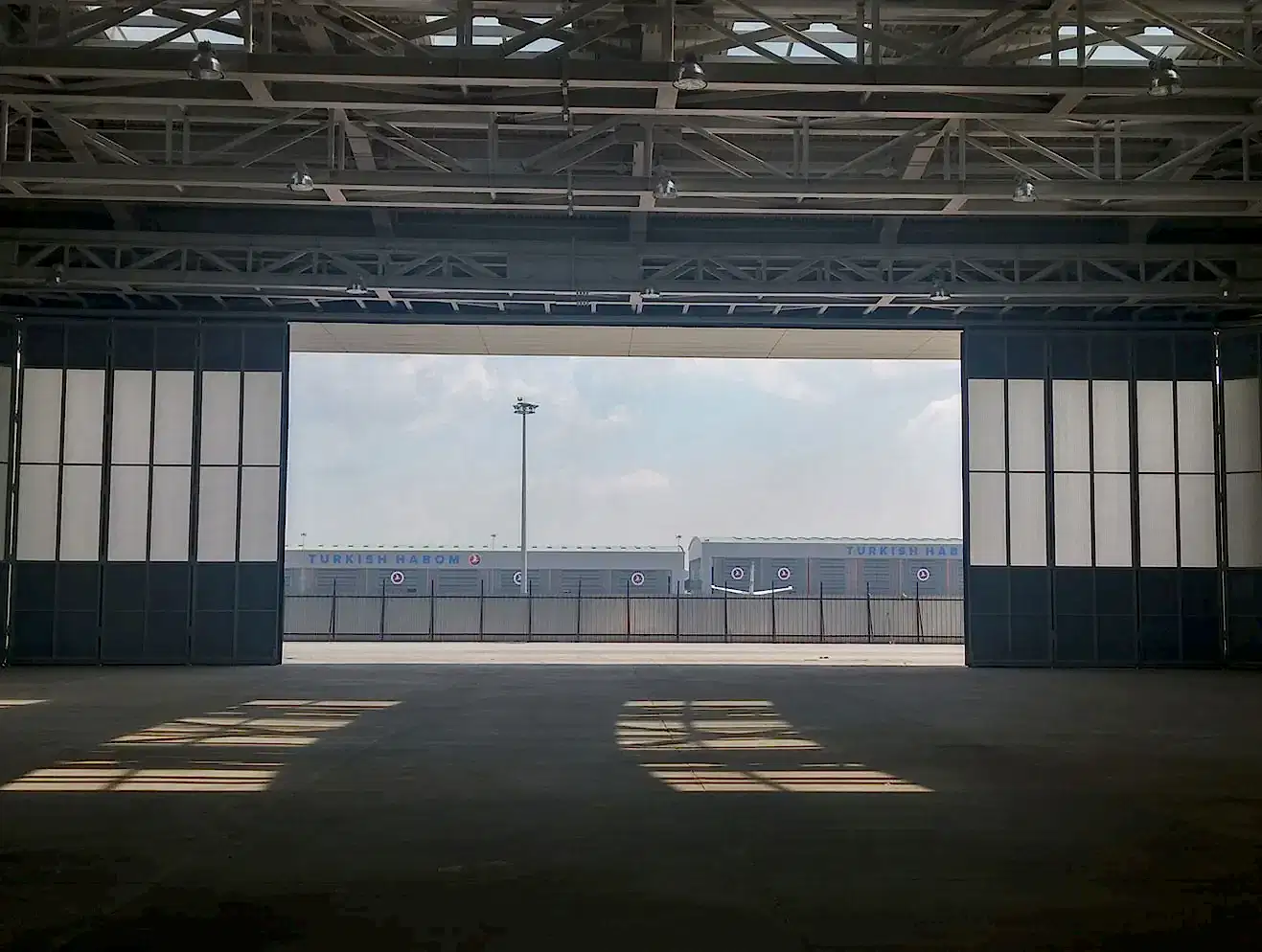 Hangar Kapısı Modelleri, Özellikleri ve Kullanım Alanları