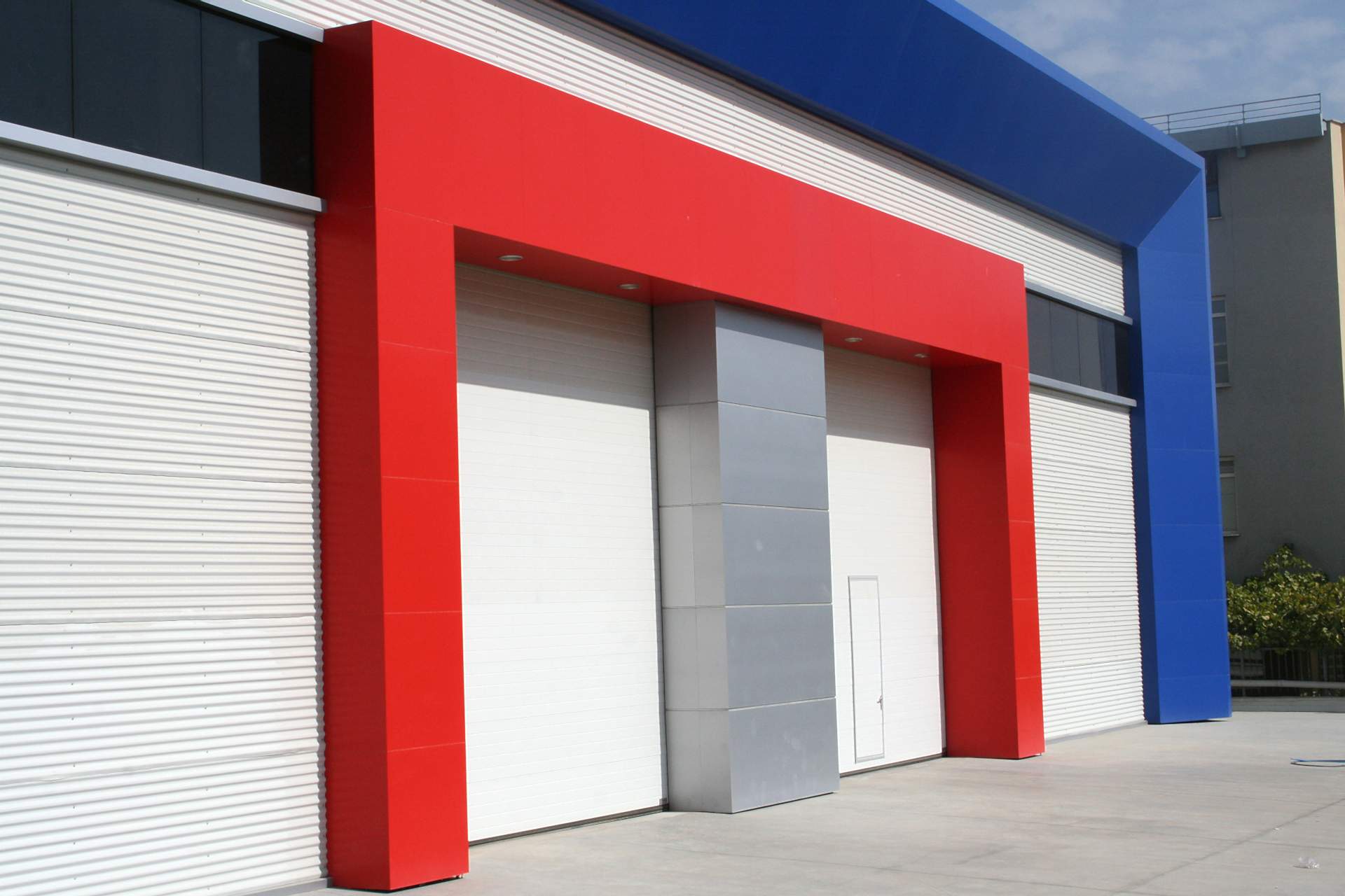 SECTIONAL INDUSTRIAL DOOR