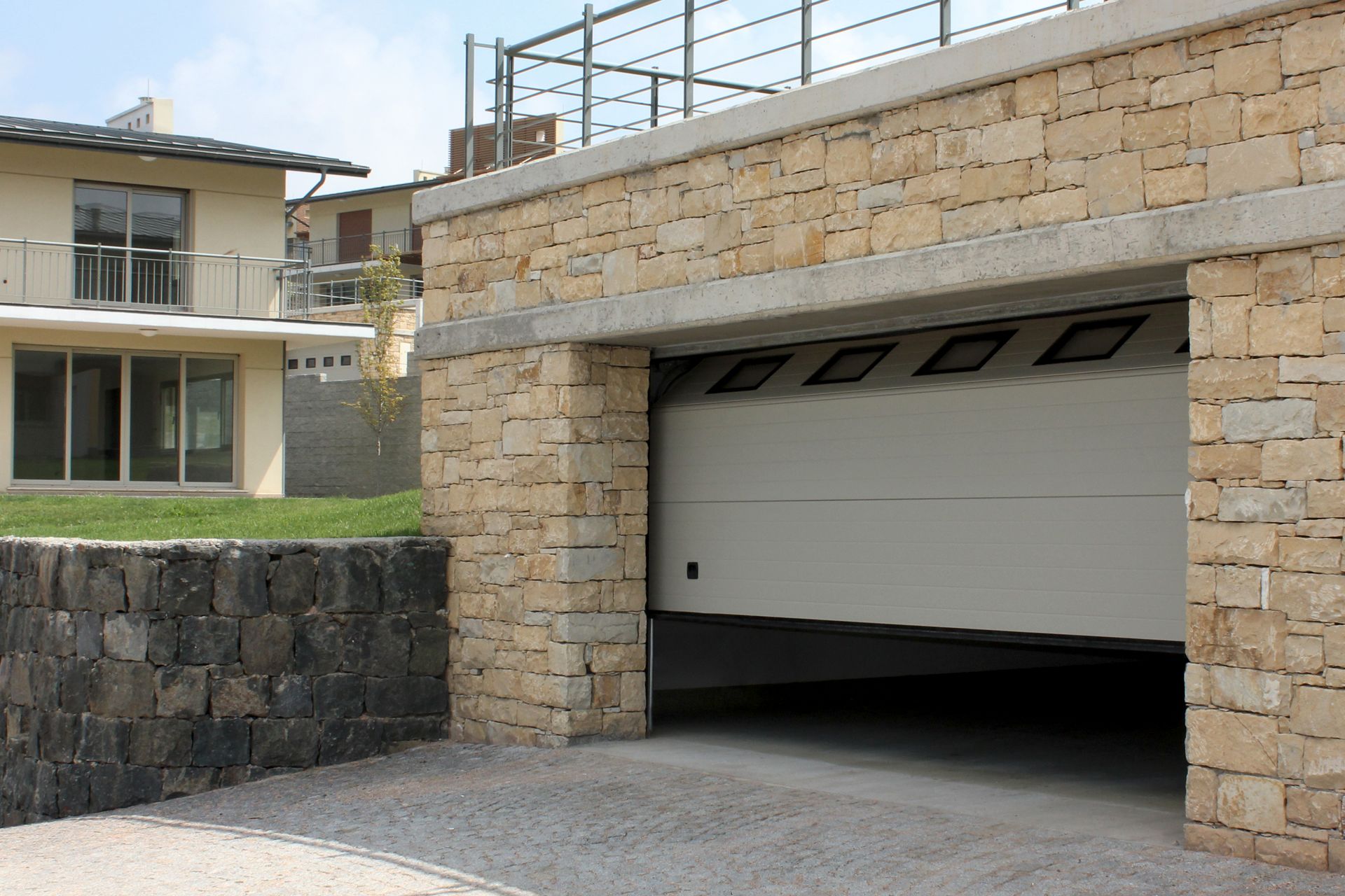 GARAGE DOOR (ANTRIVA PROJECT)